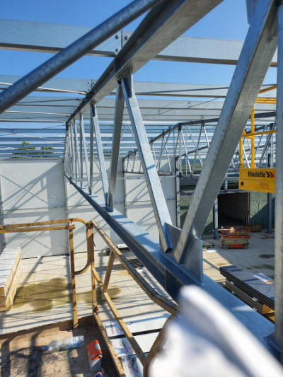 KLOCZEWIAK ўпаковачныя машыны сістэмы тунэлі шматмэтавыя аўтаматы зварачныя машыны канвееры вытворца ў Польшчы